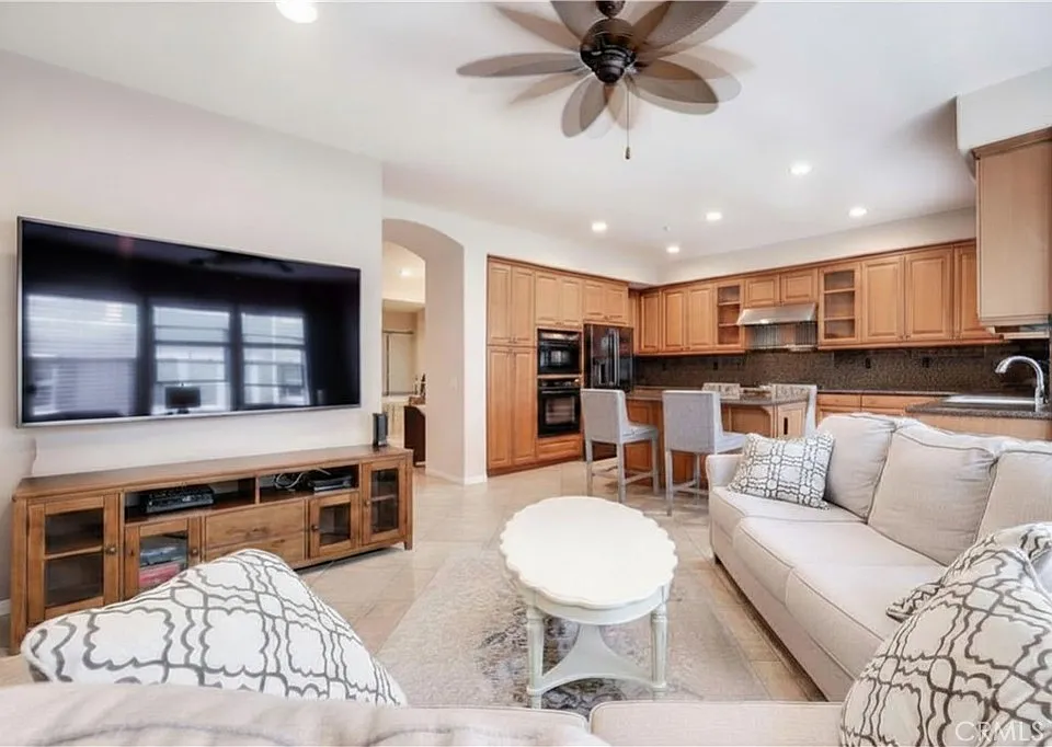6251 Pacific Pointe Dr #17