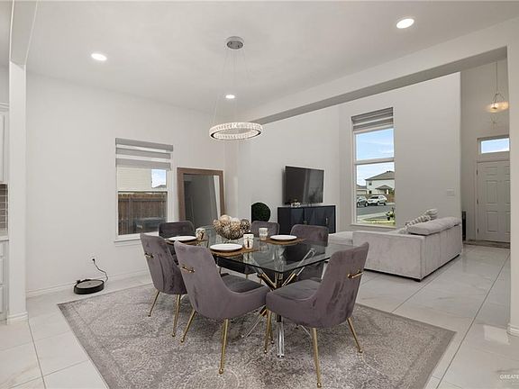 4th image of 405 Olympic St