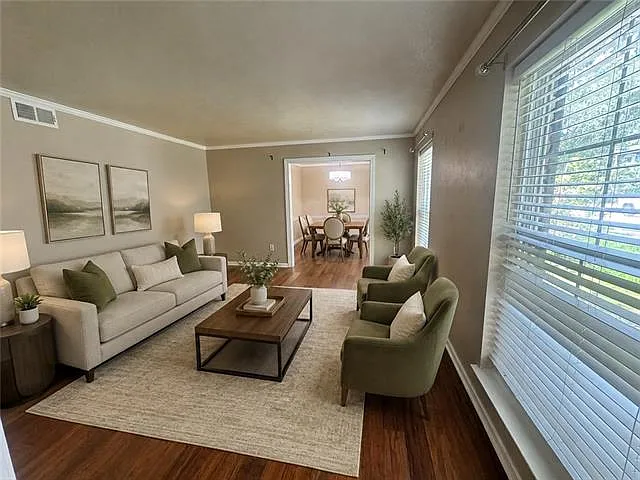 4 bed, 2.5 bath, 2350 sqft, $2,500 — Photo 3