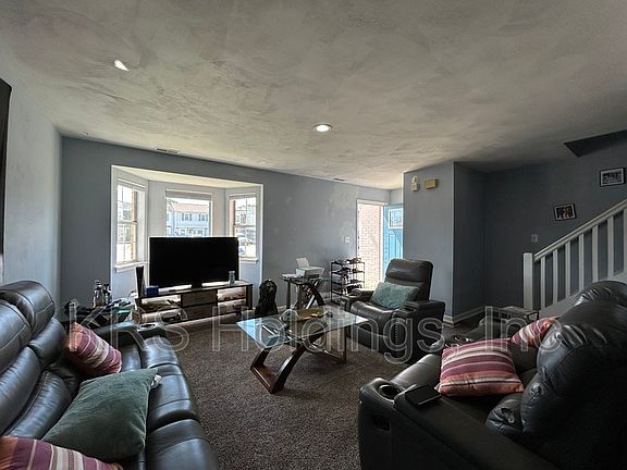 3rd image of 1652 Fairfax Dr