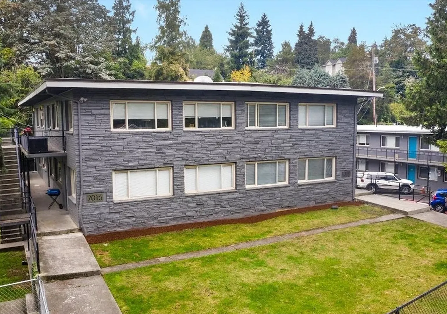 Cascade Court Apartments — Photo 1