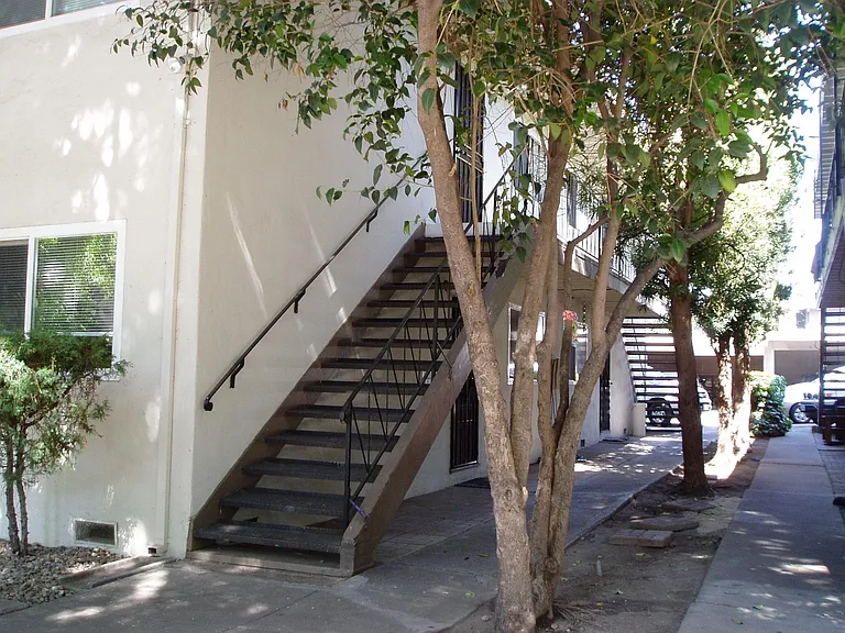 1058 Roewill Dr #2 — Photo 7