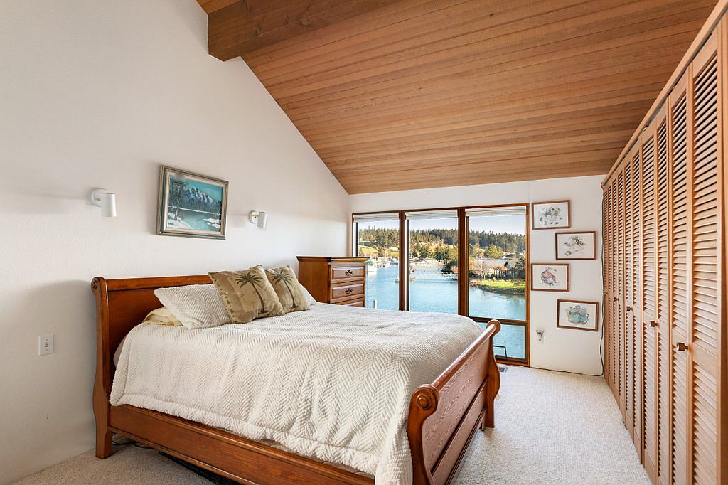 Oak Harbor, WA 98277