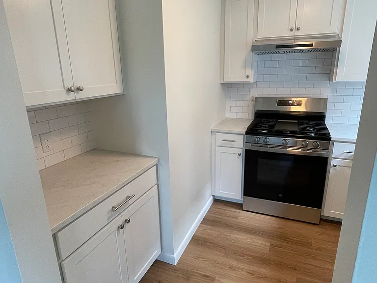 11 S Manor Rd — Photo 3
