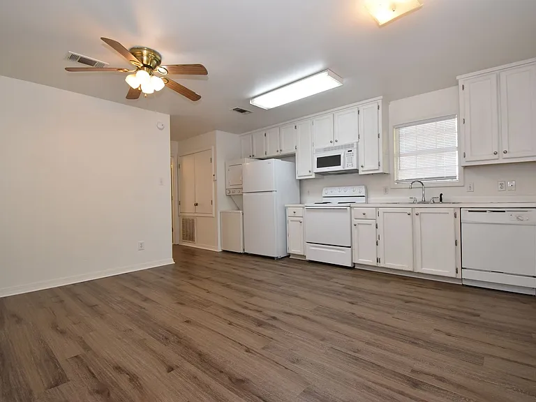 603 S Vienna St — Photo 2