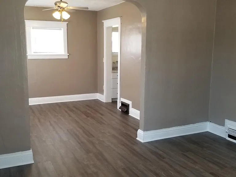 4830 S 22nd St — Photo 2