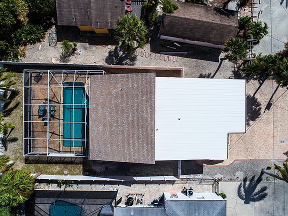 3rd image of 212 Palermo Cir