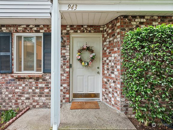 2nd image of 943 12th Street NE