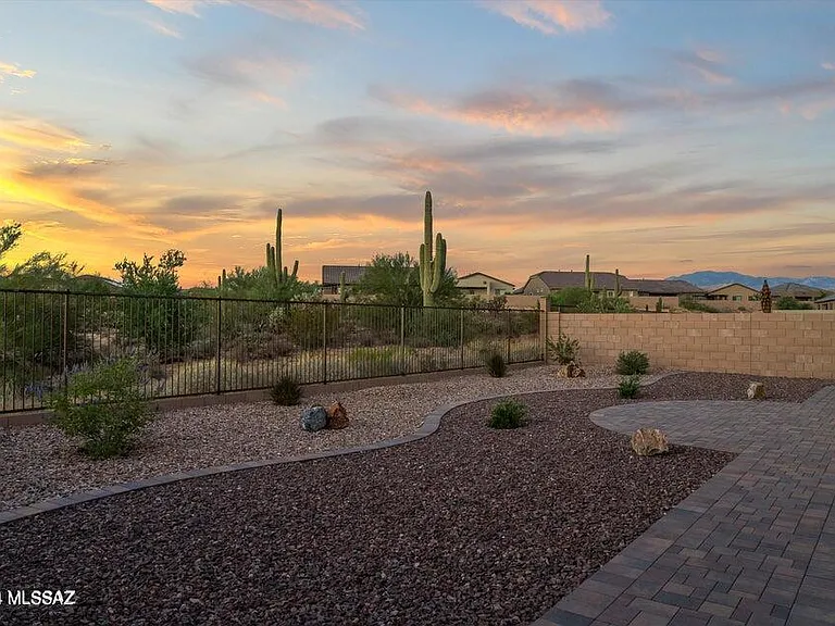 10623 N Iron Peak Dr — Photo 40