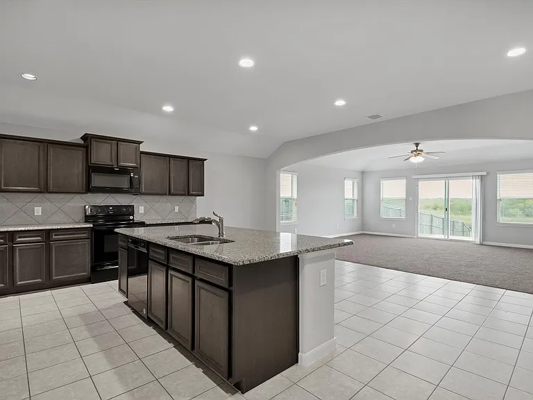 5100 Royal Springs Dr — Photo 15