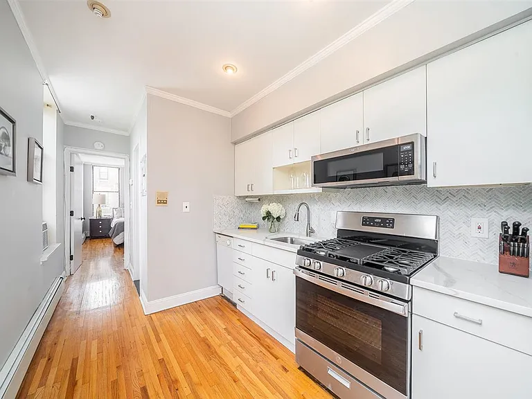 132 Madison St #2R — Photo 6