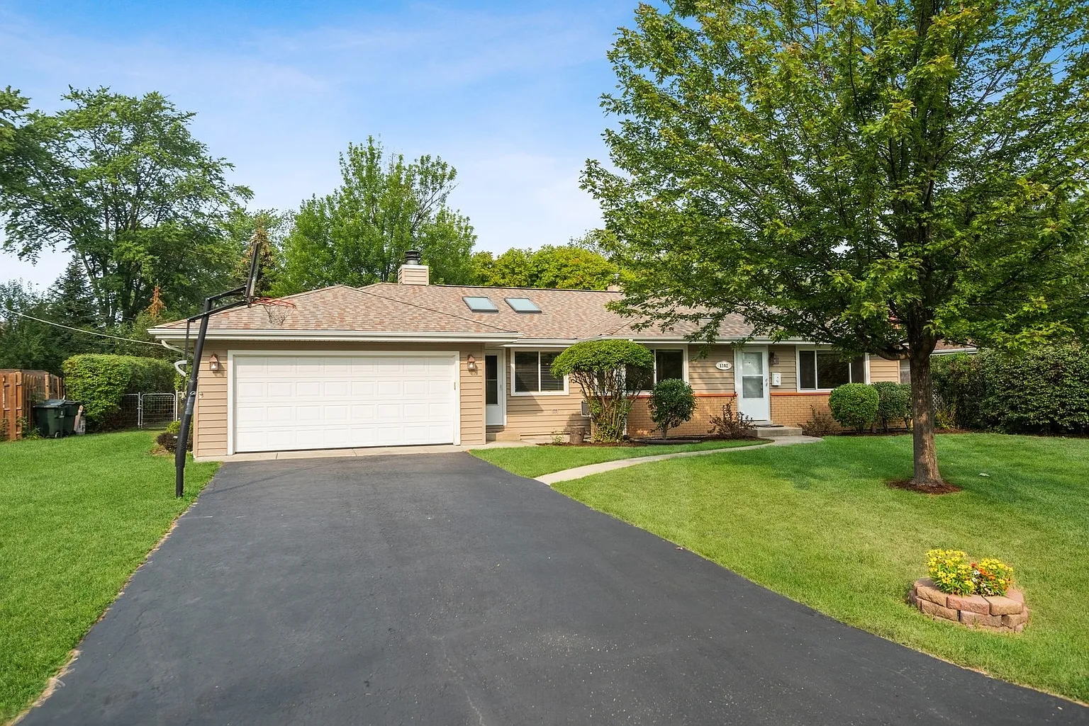 1102 Huber Ln photo 1