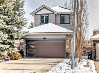 42 W Somerset Cir SW, Calgary, AB T2Y 3P7