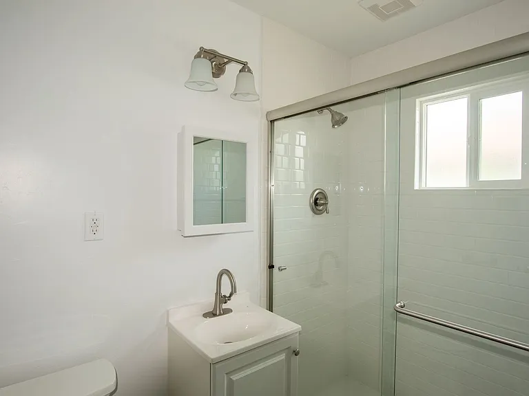 462 Davidson St — Photo 7