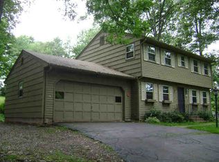 214 Bush Hill Rd, Manchester, CT 06040