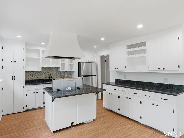 60 Hoffman Rd — Photo 18
