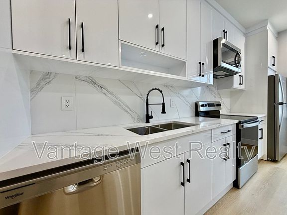 3rd image of 1671 Highland Dr N
