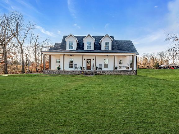 2nd image of 5574 Dowlen Rd
