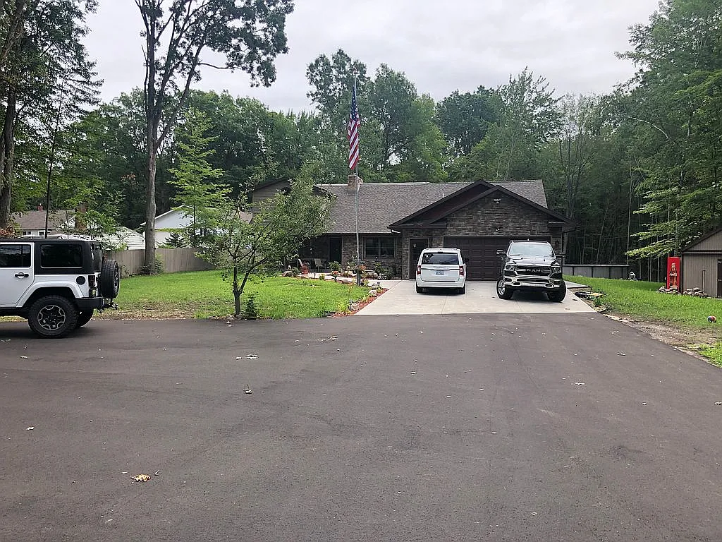 3263 S Graham Rd photo 1