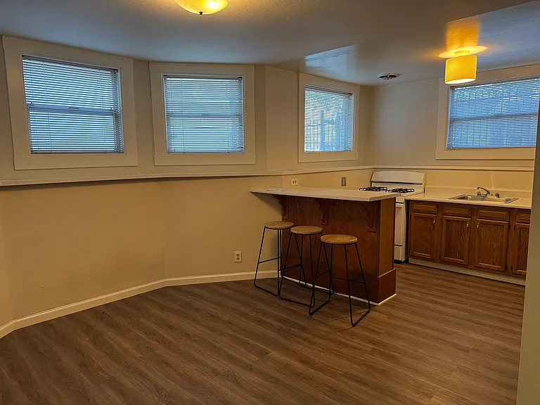 390 Grand Ave #13 — Photo 7