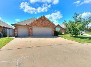 10916 SW 30th St, Yukon, OK 73099
