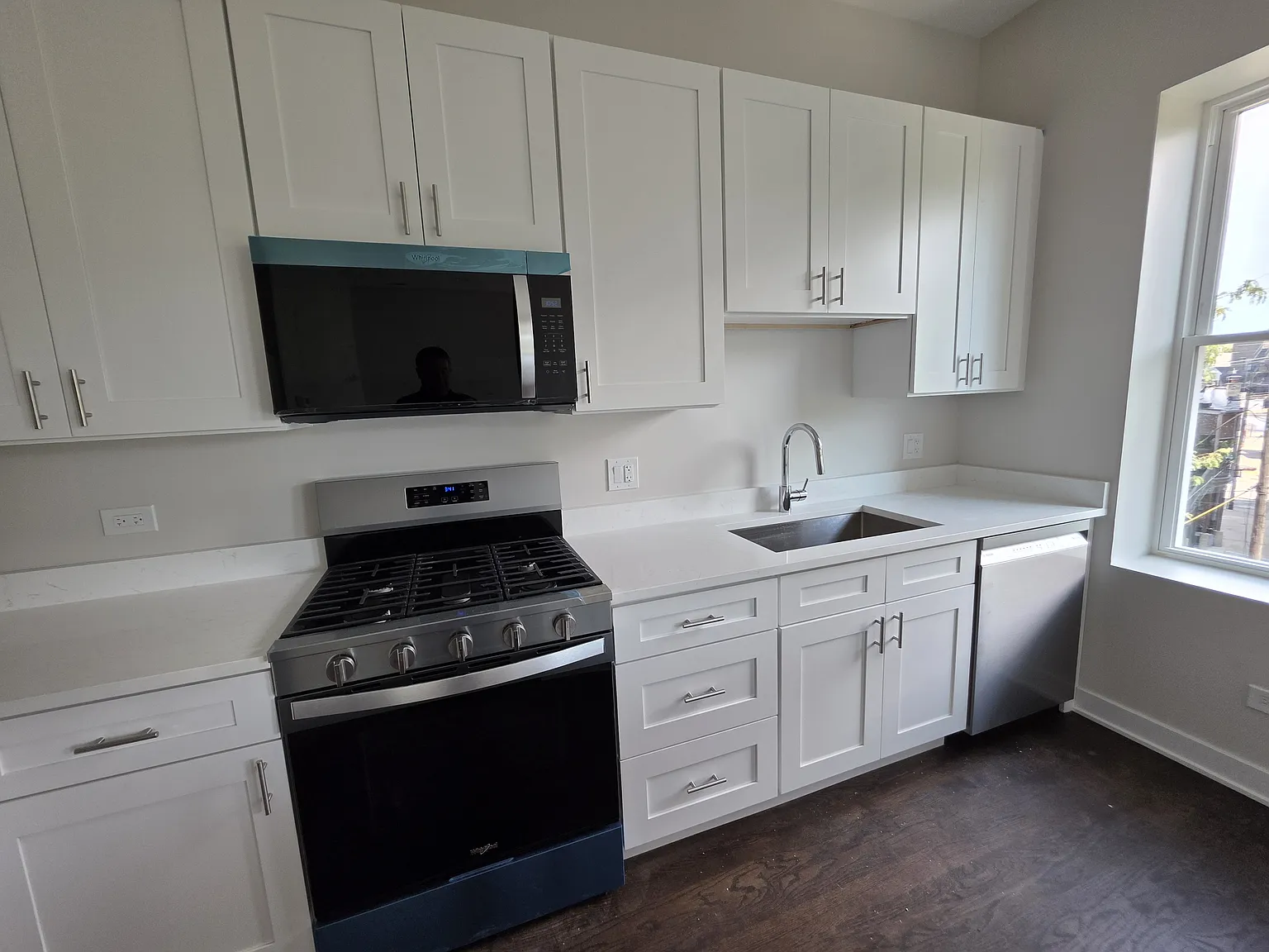 3 bed, 1200 sqft, $4,480 — Photo 4