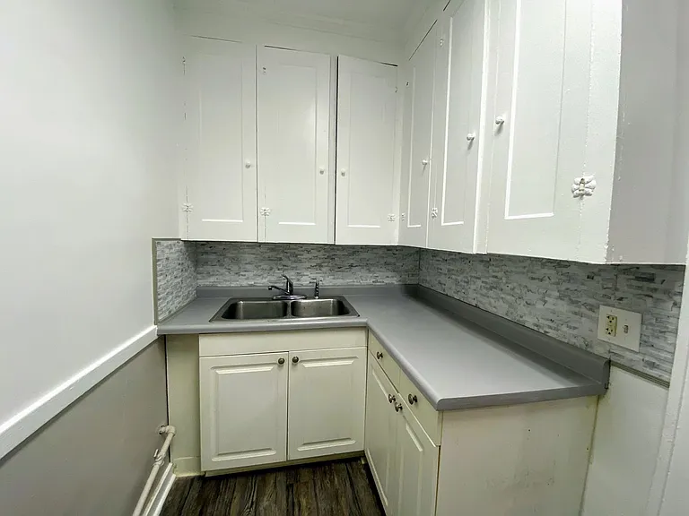 2138-2140 Madison SE — Photo 6