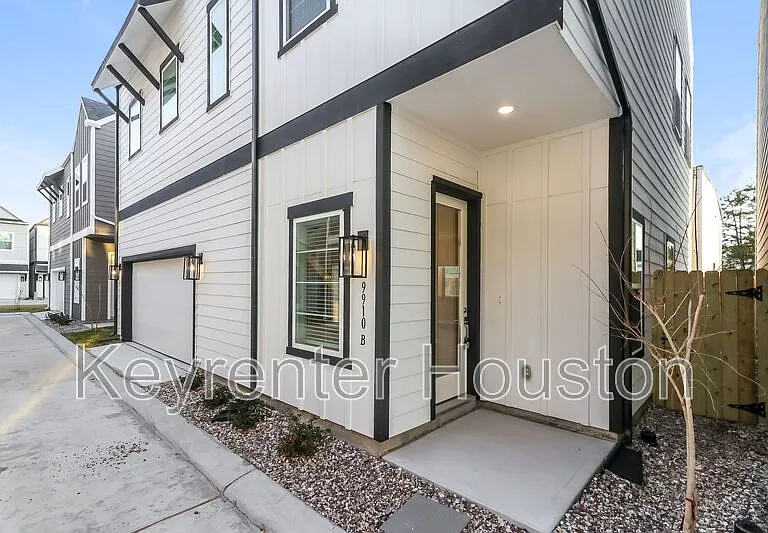 9910 Clark Rd #B — Photo 2