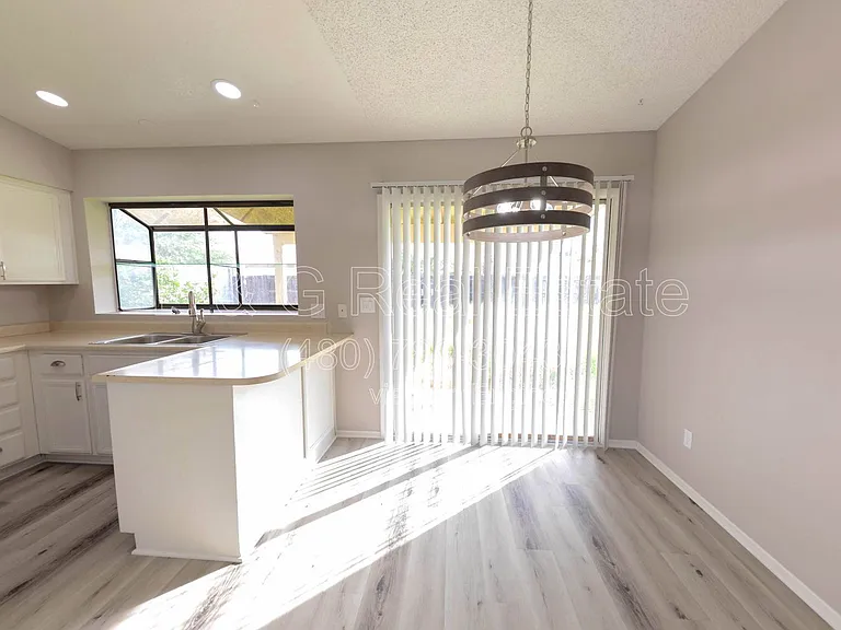 10713 W Campbell Ave — Photo 8