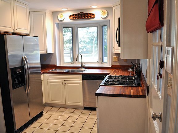 cherry countertop n kitchen 