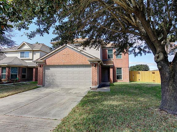 Nice big oak tree for kids to play under on this Cul-de-sac lot.