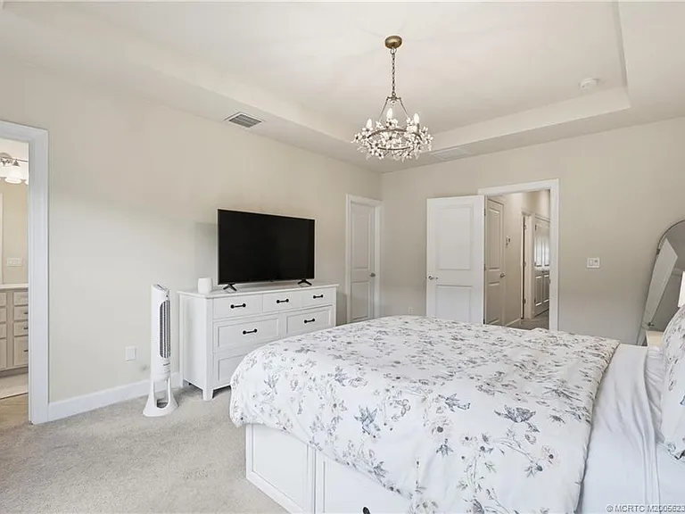 1871 SE Tarni Way — Photo 9