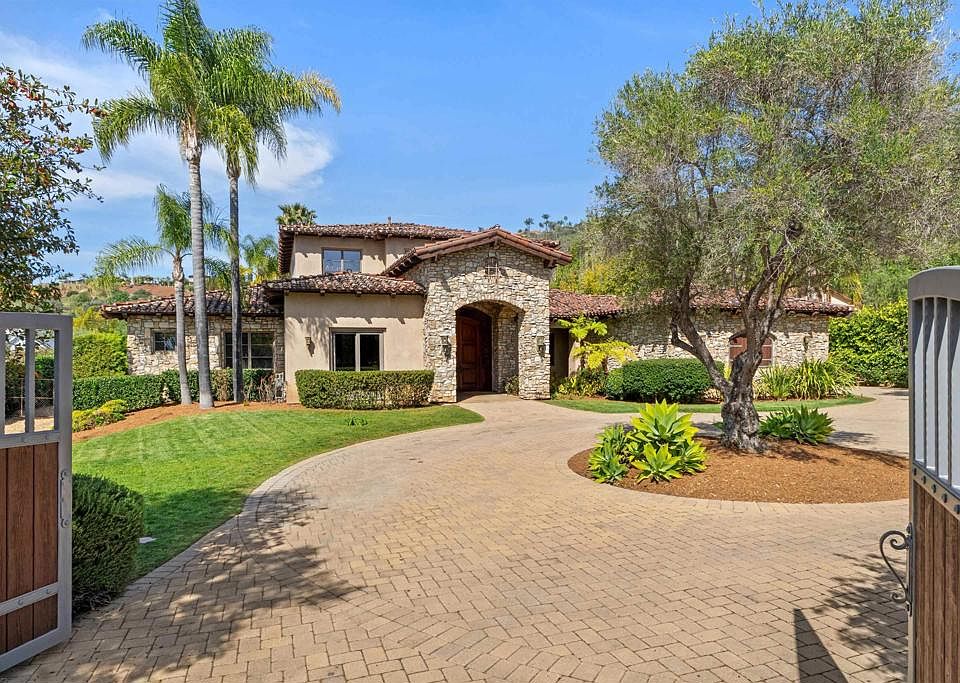 1st image of 2428 Catalina Ave