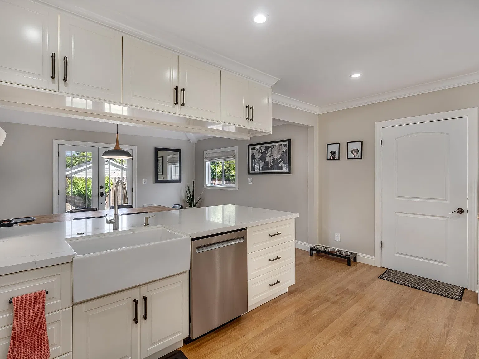 230 S Hartson St — Photo 4