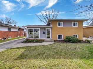 615 N Prospect Manor Ave, Mount Prospect, IL 60056