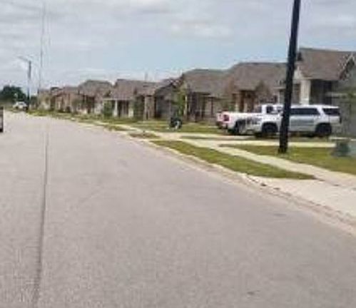 Exterior Neighborhood (street photo)