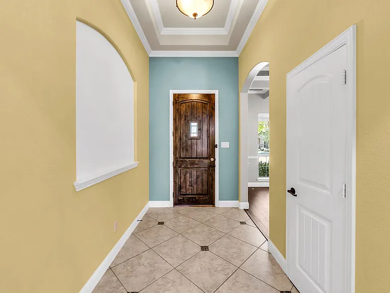1721 Medina Ln — Photo 8
