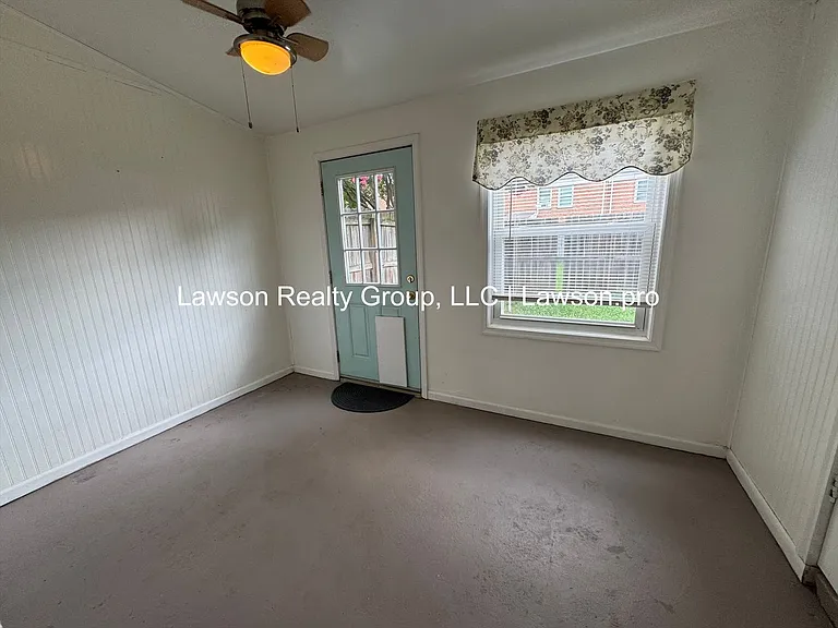 107 Oxford Sq — Photo 12