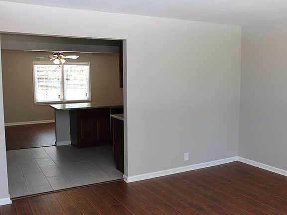 3rd image of 1055 Blaylock Cir S