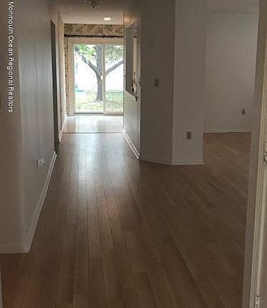 2nd image of 601 Bedford Ln