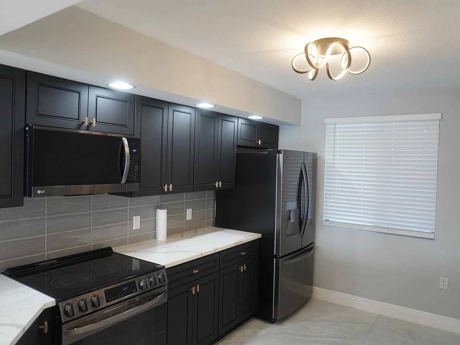 2 bed, 2.0 bath, 1437 sqft, $2,300 — Photo 1