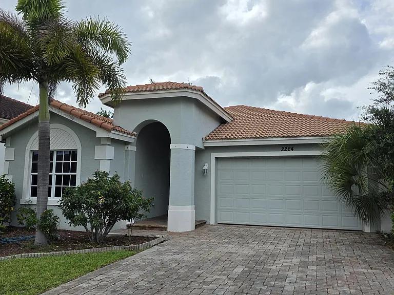 2264 SW Newport Isles Blvd — Photo 1