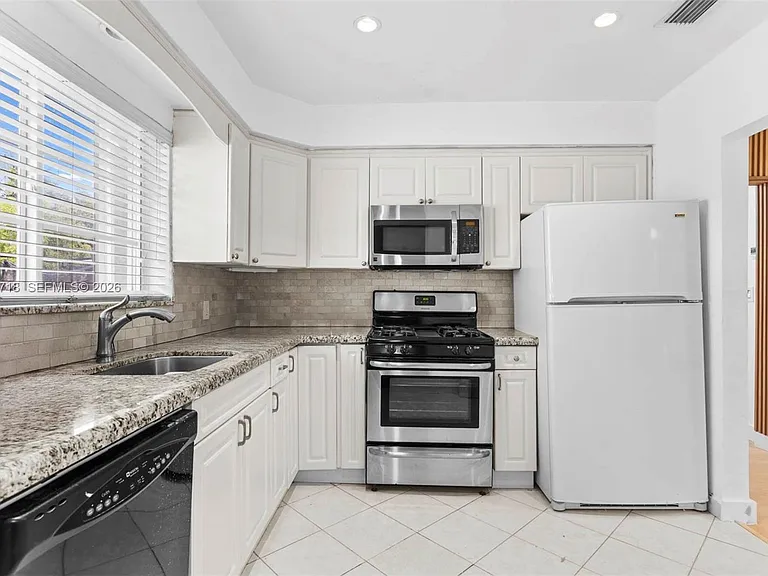 9125 Carlyle Ave — Photo 6