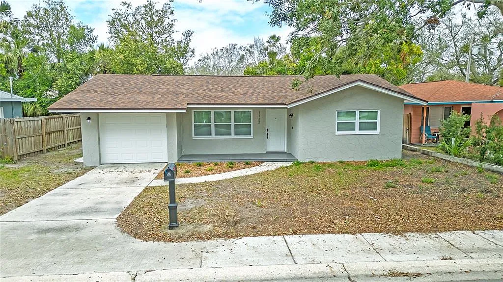 3 bed, 1.0 bath, 976 sqft, $2,150 — Photo 1