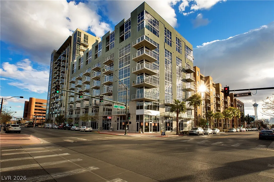 1 bed, 1.0 bath, 925 sqft, $2,800 — Photo 1