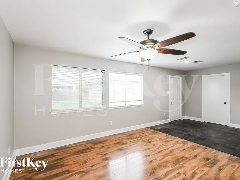 256 Rolling Brook Dr — Photo 4