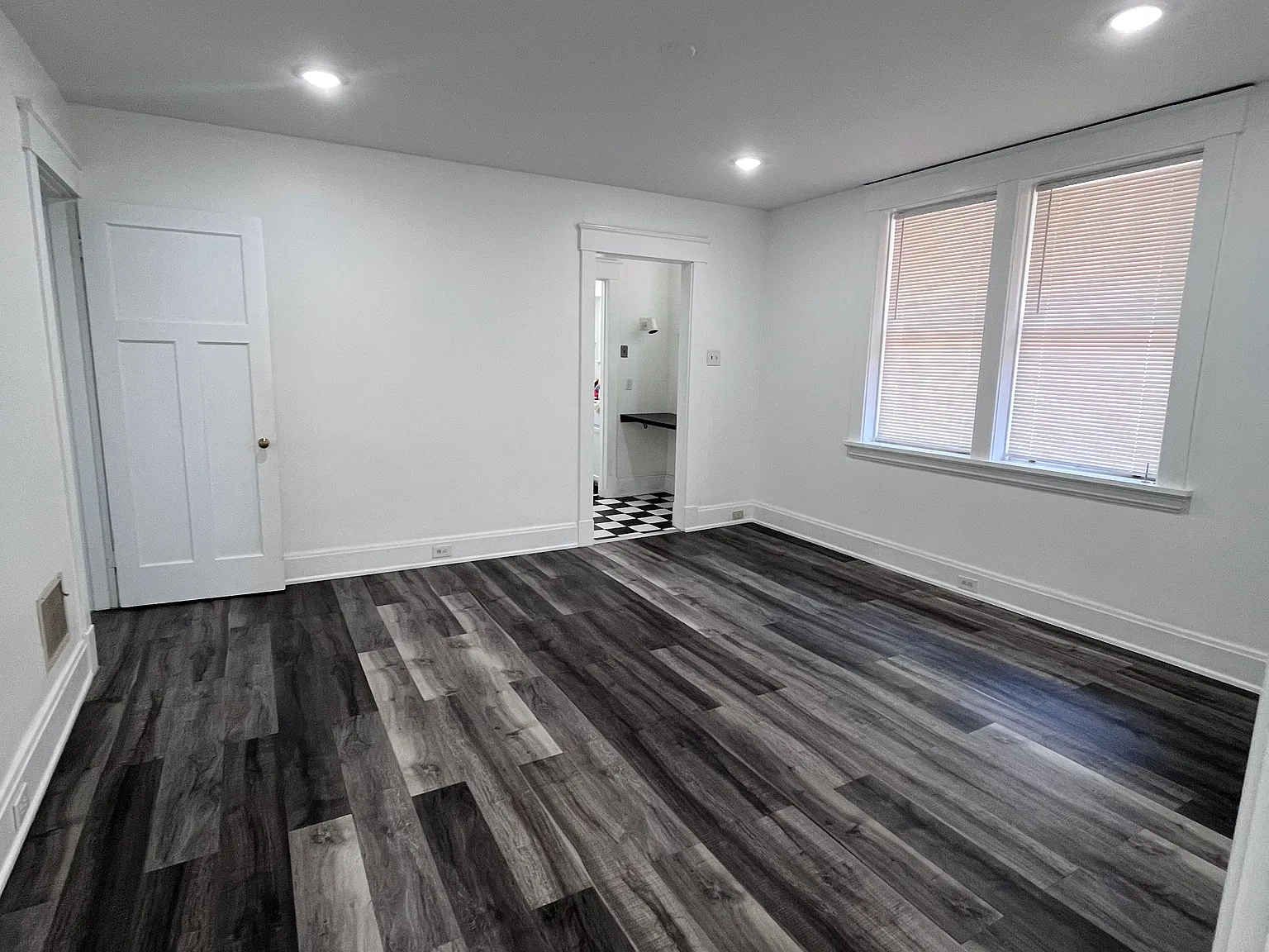 2 bed, 920 sqft, $1,580 — Photo 2