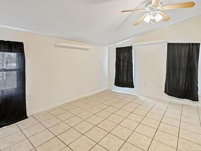 1215 Georgia St — Photo 2