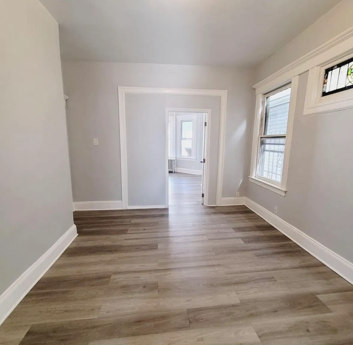 3 bed, 1000 sqft, $2,500 — Photo 2