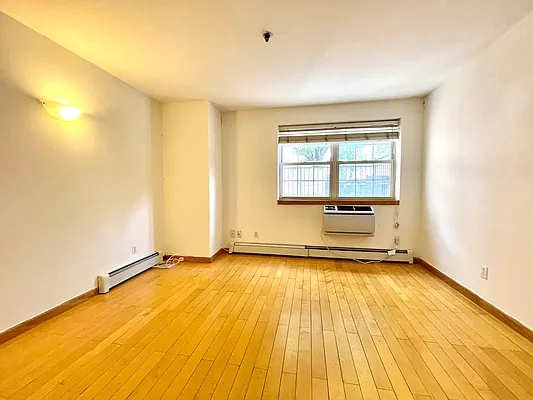 Rented by Astoria Realty | media 12